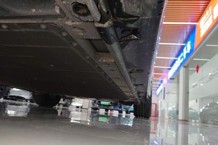 Used Zeekr 009 2024 7-Seater Walk-Through Version Four-Wheel Drive 108 kWh Left Side Sill
