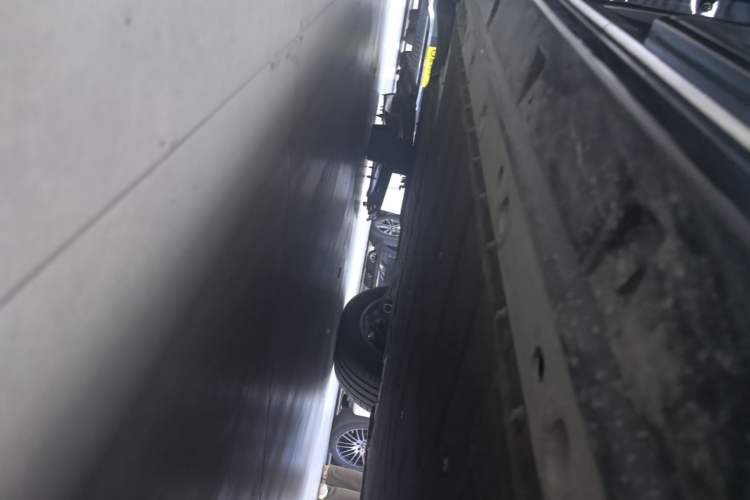 Used Zeekr 009 2024 Six-Seat Executive Version 4WD 108 kWh Left Side Sill