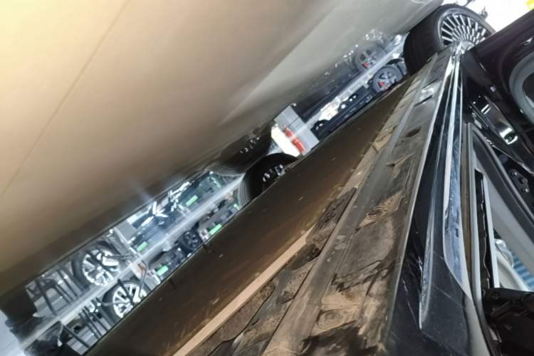 Used Zeekr 009 2024 7-Seater Aisle Version 108 kWh Left Side Sill