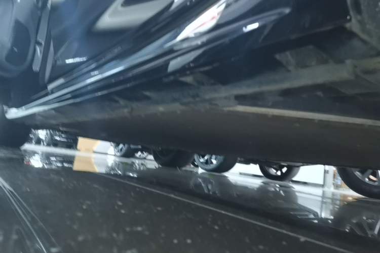Used Zeekr 009 2024 Six-Seat Executive Version 4WD 108 kWh Left Side Sill