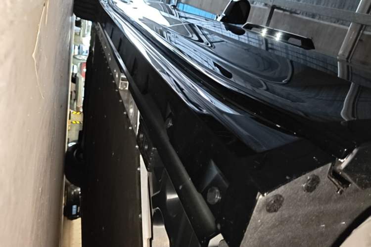 Used Zeekr 009 2024 7-Seater Aisle Version 108 kWh Left Side Sill