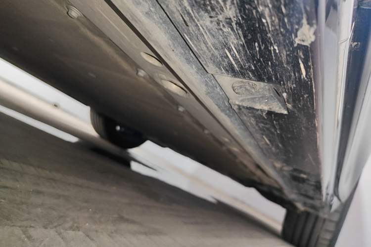 Used Zeekr 009 2024 7-Seater Walk-Through Version Four-Wheel Drive 108 kWh Left Side Sill