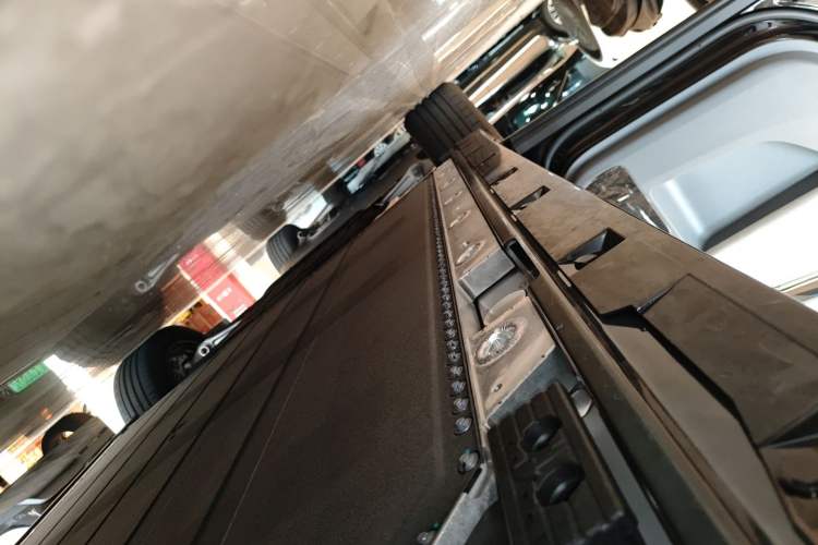Used Zeekr 009 2024 7-Seater Aisle Version 140 kWh Left Side Sill