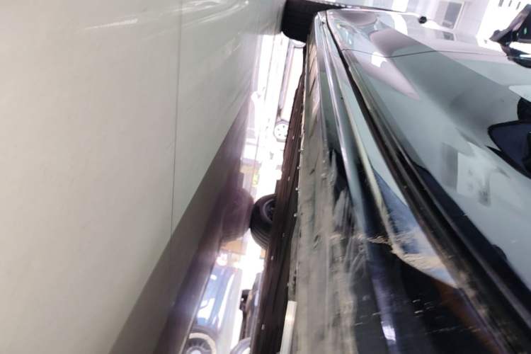 Used Zeekr 009 2024 Six-Seat Executive Version 4WD 108 kWh Left Side Sill