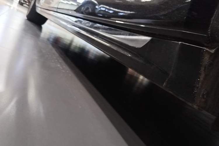 Used Zeekr 009 2024 7-Seater Aisle Version 108 kWh Left Side Sill
