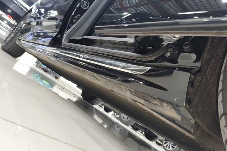 Used Zeekr 009 2024 Six-Seat Executive Version 4WD 108 kWh Left Side Sill