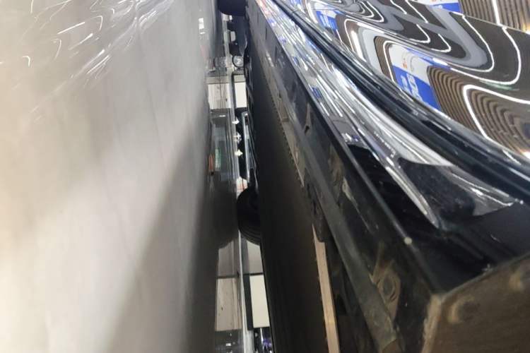 Used Zeekr 009 2024 Six-Seat Executive Version 4WD 140 kWh Left Side Sill