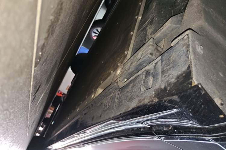 Used Zeekr 009 2024 Six-Seat Executive Version 4WD 108 kWh Left Side Sill