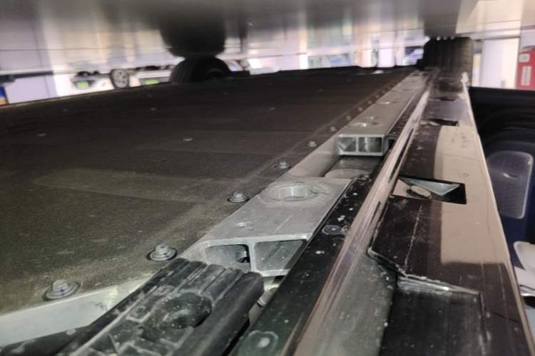 Used Zeekr 009 2024 Six-Seat Executive Version 4WD 108 kWh Left Side Sill