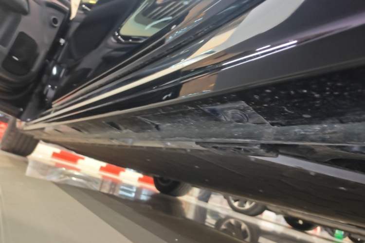 Used Zeekr 009 2024 Six-Seat Executive Version 4WD 108 kWh Left Side Sill