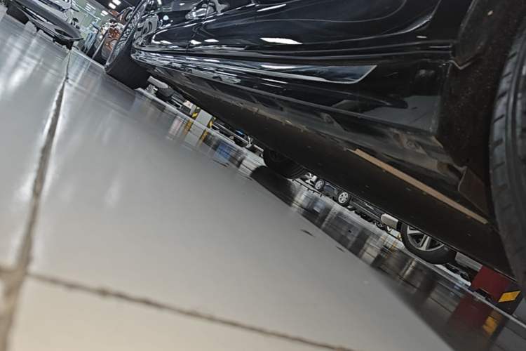 Used Zeekr 009 2024 7-Seater Walk-Through Version Four-Wheel Drive 108 kWh Left Side Sill