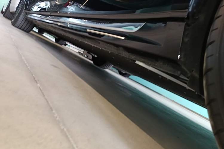 Used Zeekr 009 2024 7-Seater Walk-Through Version Four-Wheel Drive 108 kWh Left Side Sill