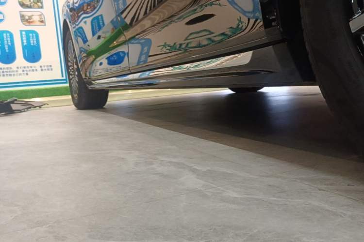 Used Zeekr 009 2024 Six-Seat Executive Version 4WD 108 kWh Left Side Sill