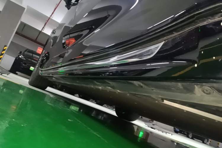 Used Zeekr 009 2024 Six-Seat Executive Version 4WD 108 kWh Left Side Sill