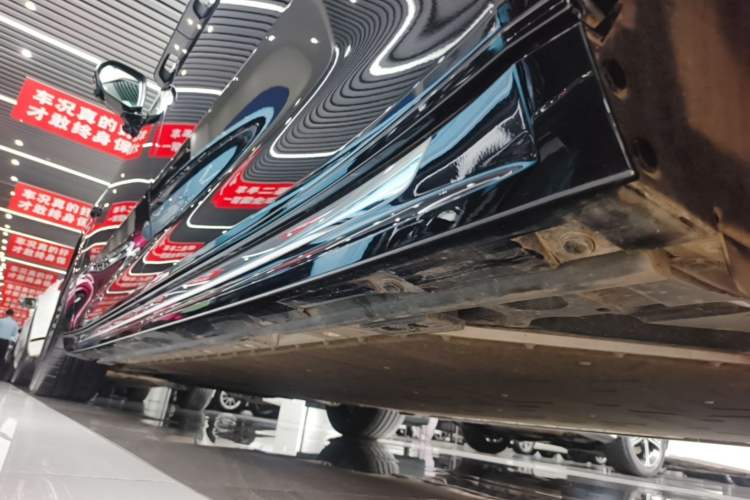 Used Zeekr 009 2024 7-Seater Walk-Through Version Four-Wheel Drive 108 kWh Left Side Sill