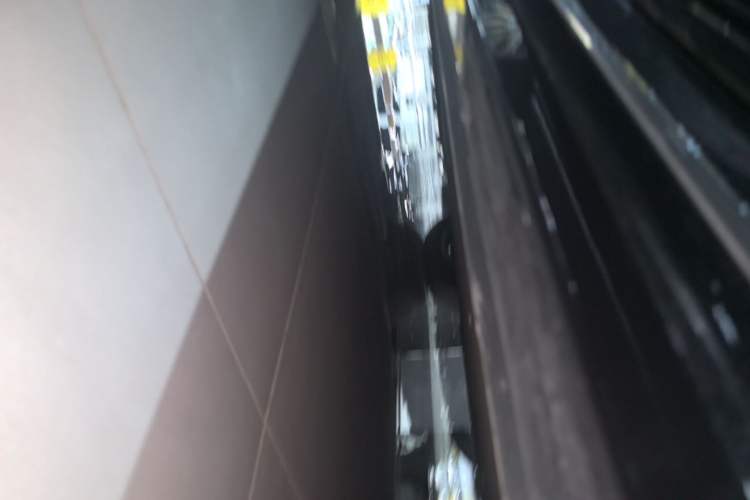 Used Zeekr 009 2024 Six-Seat Executive Version 4WD 108 kWh Left Side Sill