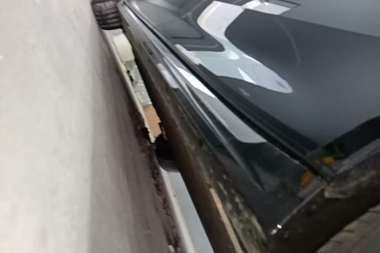 Used Zeekr 009 2024 Six-Seat Executive Version 4WD 108 kWh Left Side Sill