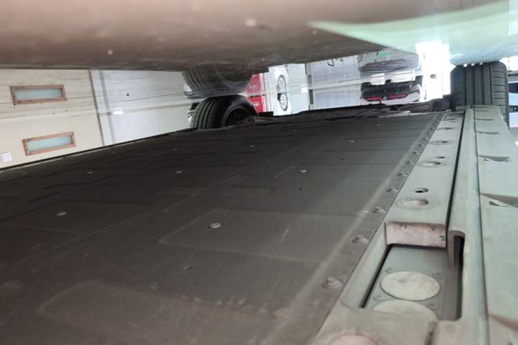 Used Zeekr 009 2024 Six-Seat Executive Version 4WD 108 kWh Left Side Sill