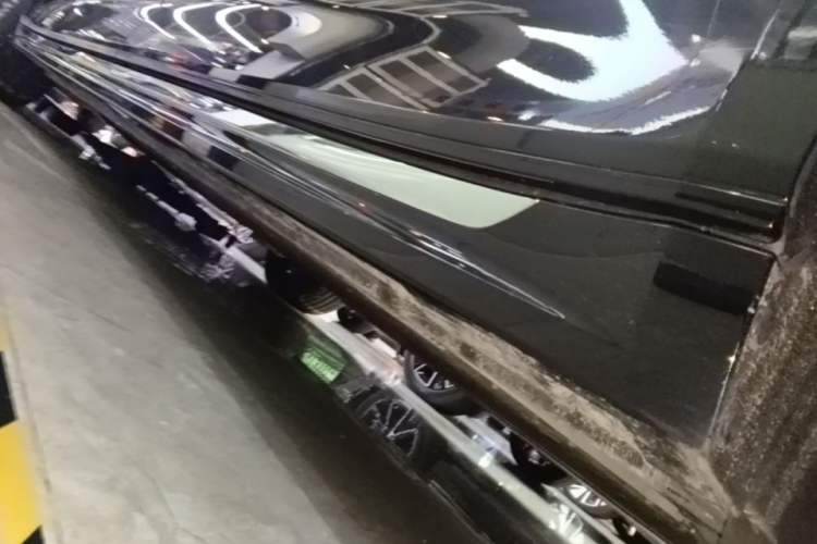 Used Zeekr 009 2024 7-Seater Walk-Through Version Four-Wheel Drive 108 kWh Left Side Sill