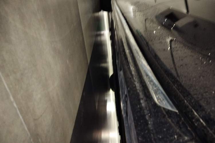Used Zeekr 009 2024 7-Seater Aisle Version 108 kWh Left Side Sill
