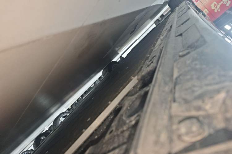 Used Zeekr 009 2024 7-Seater Walk-Through Version Four-Wheel Drive 108 kWh Left Side Sill