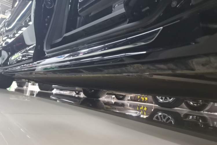 Used Zeekr 009 2024 Six-Seat Executive Version 4WD 108 kWh Left Side Sill