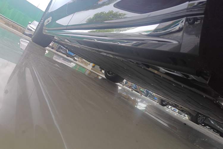 Used Zeekr 009 2024 Six-Seat Executive Version 4WD 108 kWh Left Side Sill