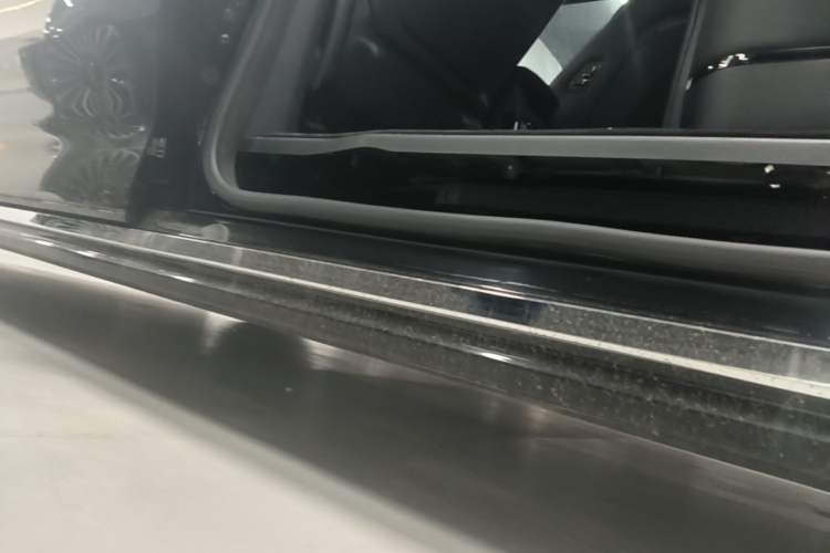 Used Zeekr 009 2024 7-Seater Walk-Through Version Four-Wheel Drive 108 kWh Left Side Sill