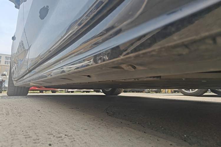 Used Zeekr 009 2024 Six-Seat Executive Version 4WD 108 kWh Left Side Sill
