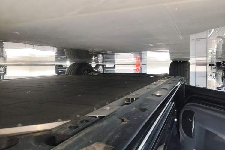 Used Zeekr 009 2024 7-Seater Aisle Version 108 kWh Left Side Sill