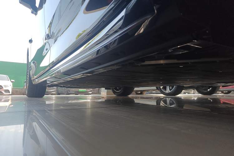 Used Zeekr 009 2024 7-Seater Aisle Version 108 kWh Left Side Sill