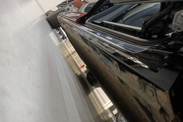 Used Zeekr 009 2024 7-Seater Walk-Through Version Four-Wheel Drive 108 kWh Left Side Sill