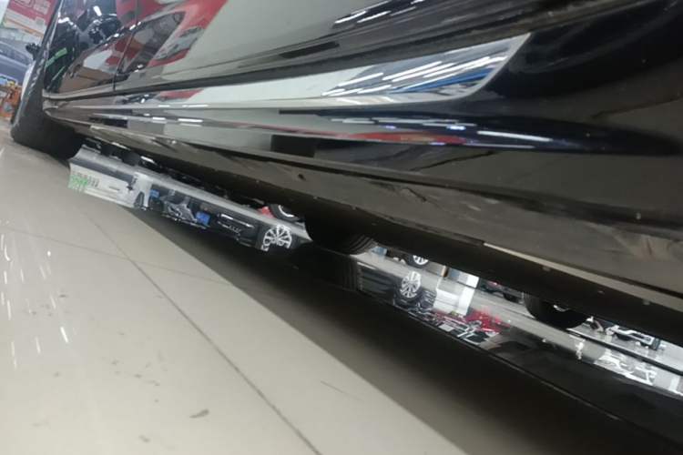Used Zeekr 009 2024 7-Seater Walk-Through Version Four-Wheel Drive 108 kWh Left Side Sill