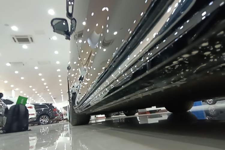 Used Zeekr 009 2024 Six-Seat Executive Version 4WD 108 kWh Left Side Sill