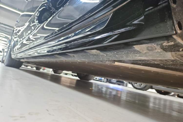 Used Zeekr 009 2024 7-Seater Aisle Version 108 kWh Left Side Sill