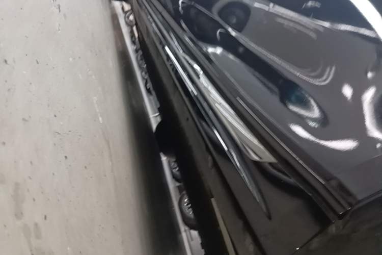 Used Zeekr 009 2024 Six-Seat Executive Version 4WD 108 kWh Left Side Sill