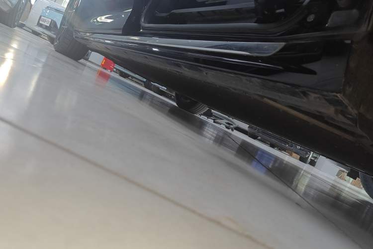 Used Zeekr 009 2024 7-Seater Aisle Version 108 kWh Left Side Sill