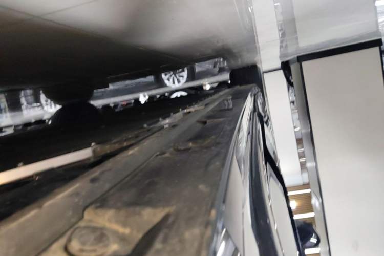 Used Zeekr 009 2024 Six-Seat Executive Version 4WD 108 kWh Left Side Sill