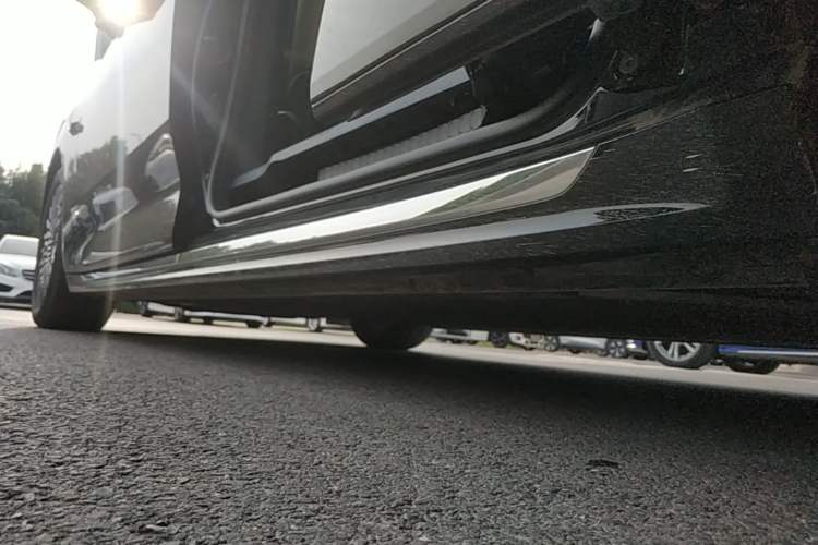 Used Zeekr 009 2024 Six-Seat Executive Version 4WD 108 kWh Left Side Sill