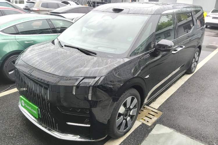 Zeekr 009 2024 Six-Seat Executive Version 4WD 108 kWh