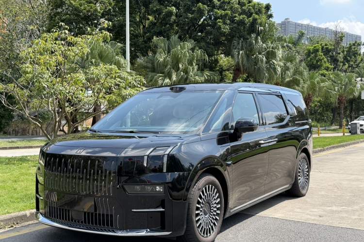 Zeekr 009 2024 Six-Seat Executive Version 4WD 108 kWh