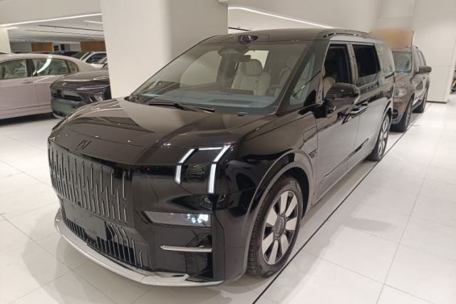 Used Zeekr 009 2024 7-Seater Aisle Version 108 kWh