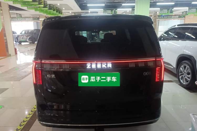 Used Zeekr 009 2024 7-Seater Walk-Through Version Four-Wheel Drive 108 kWh Rear