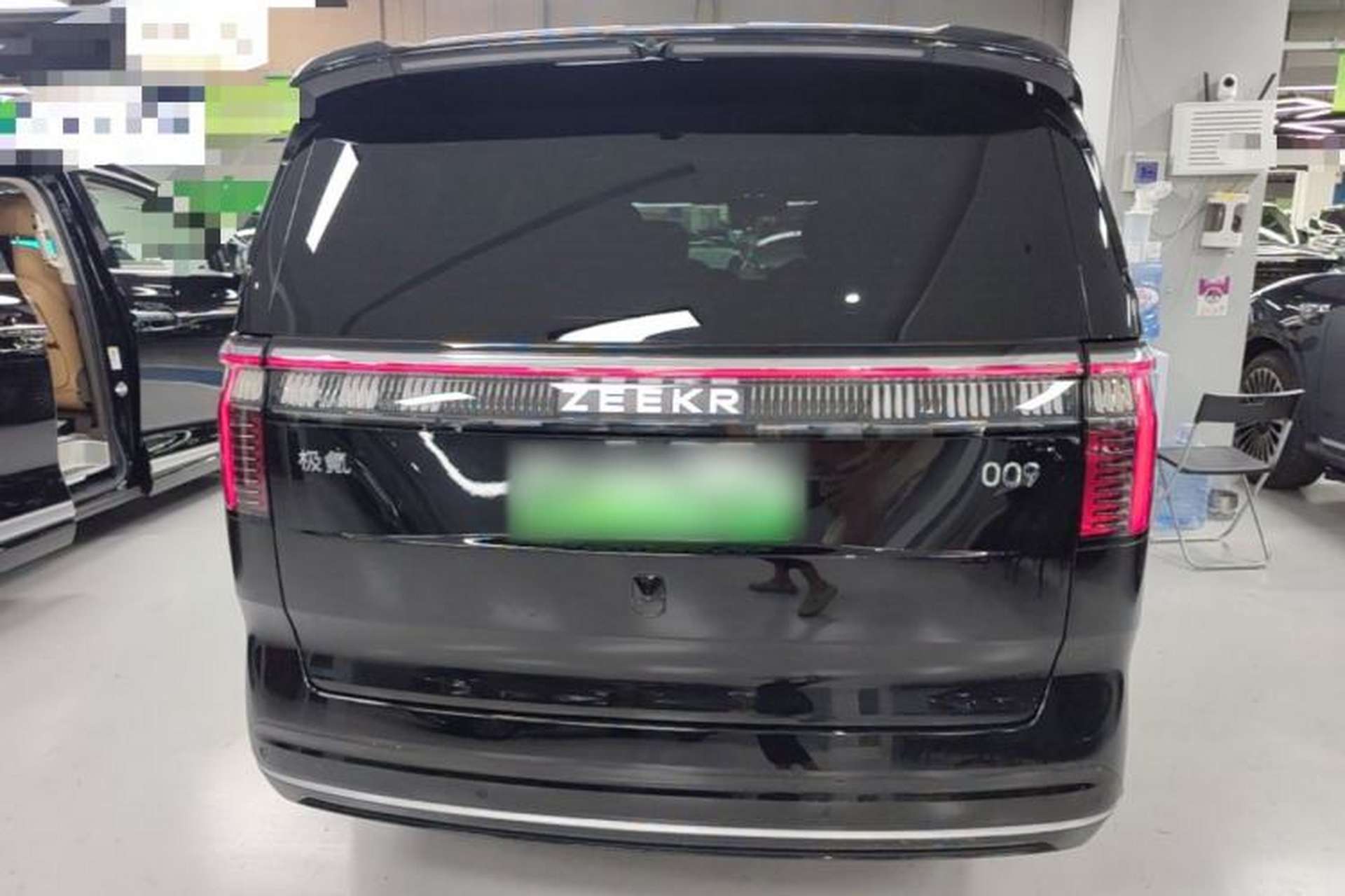 Used Zeekr 009 2024 7-Seater Walk-Through Version Four-Wheel Drive 108 kWh Rear