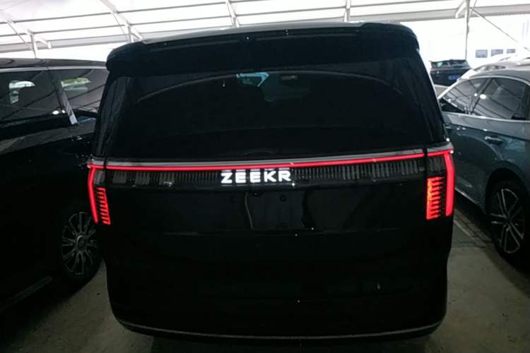 Used Zeekr 009 2024 7-Seater Walk-Through Version Four-Wheel Drive 108 kWh Rear