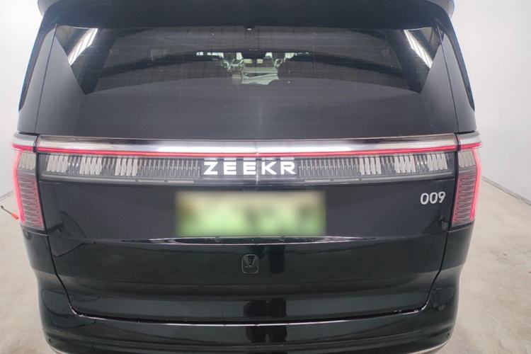 Used Zeekr 009 2024 7-Seater Walk-Through Version Four-Wheel Drive 108 kWh Rear