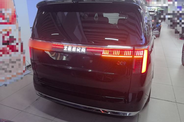 Used Zeekr 009 2024 7-Seater Walk-Through Version Four-Wheel Drive 108 kWh Rear