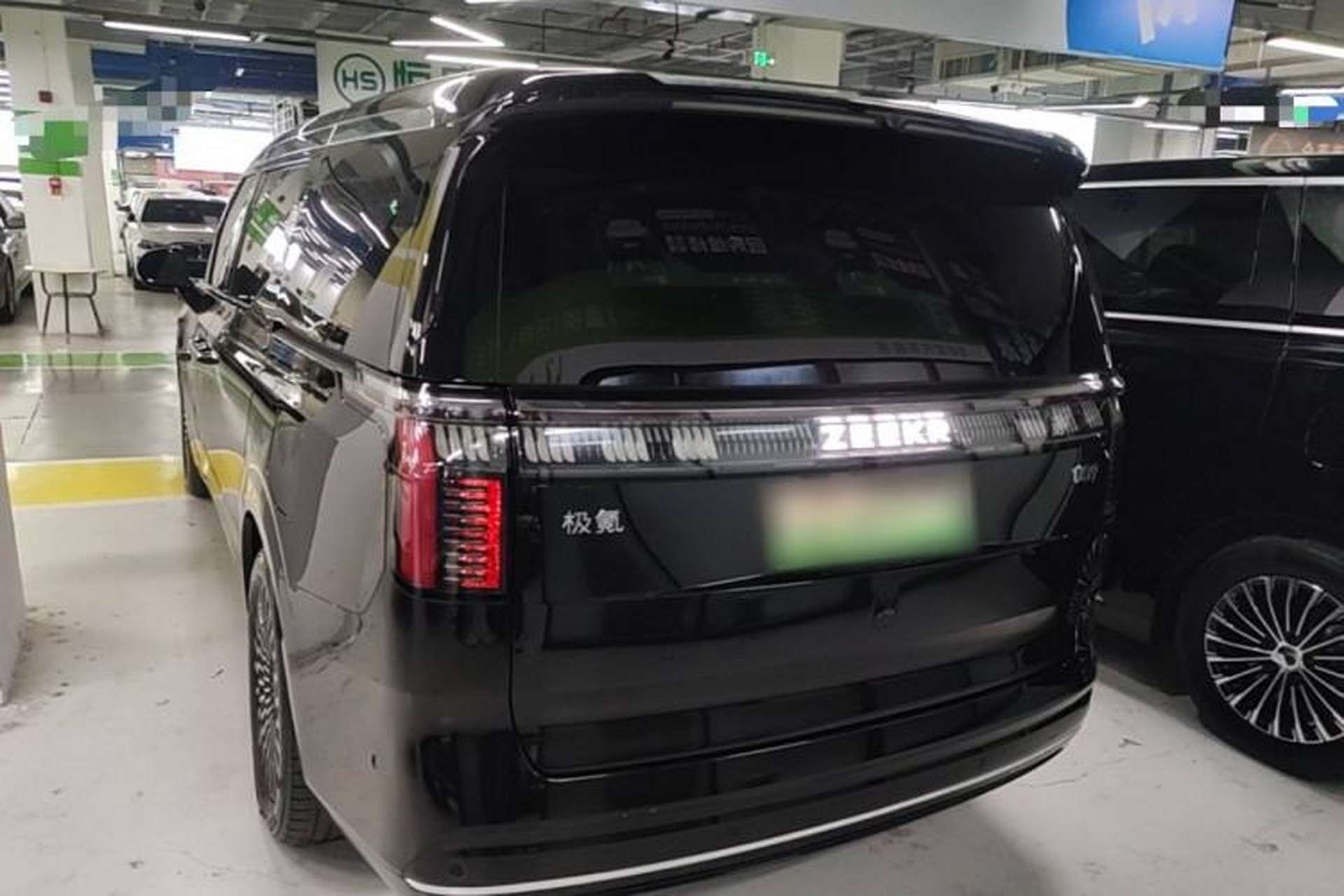 Used Zeekr 009 2024 7-Seater Walk-Through Version Four-Wheel Drive 108 kWh Rear