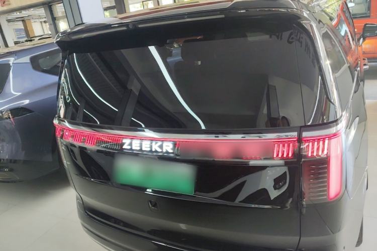 Used Zeekr 009 2024 7-Seater Walk-Through Version Four-Wheel Drive 108 kWh Rear