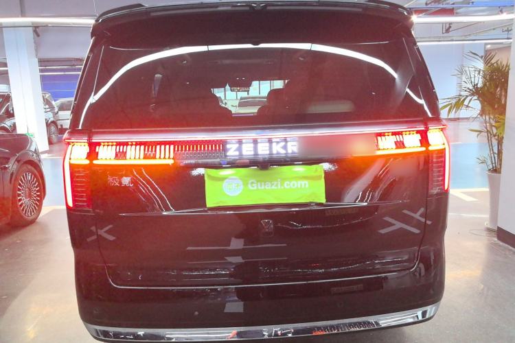 Used Zeekr 009 2024 7-Seater Walk-Through Version Four-Wheel Drive 108 kWh Rear
